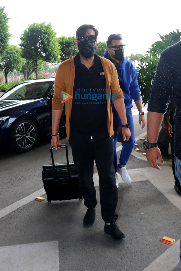 Photos: Ajay Devgn, Parineeti Chopra and Palak Tiwari snapped at the airport Photos: Ajay Devgn, Parineeti Chopra and Palak Tiwari snapped at the airport