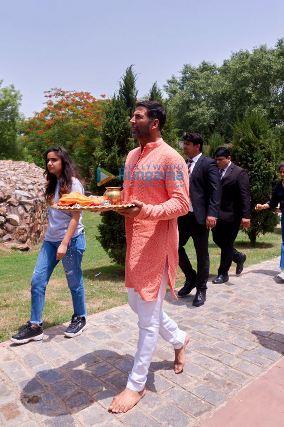 photos akshay kumar manushi chhillar and dr chandraprakash dwivedi snapped promoting the film samrat prithviraj at rai pithora f 4