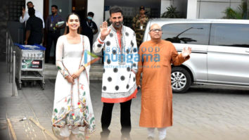 Photos: Akshay Kumar and Manushi Chhillar spotted at Kalina airport
