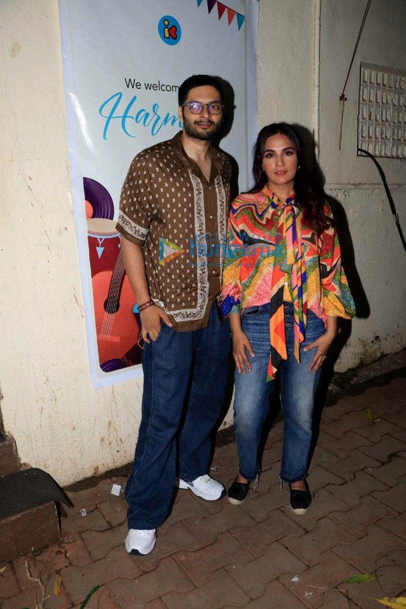 photos ali fazal and richa chadha snapped in bandra 4