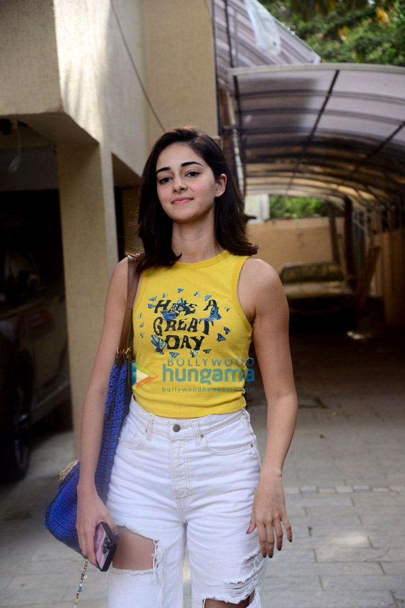 Photos: Ananya Panday snapped at a salon in Juhu Photos: Ananya Panday snapped at a salon in Juhu