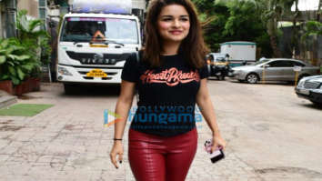 Photos: Avneet Kaur snapped in Juhu