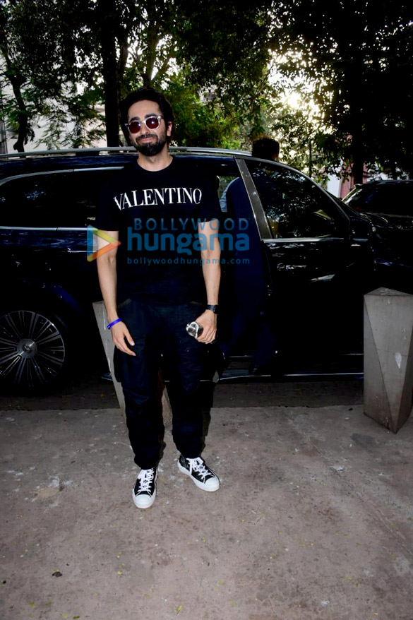 photos ayushmann khuranna and zayed khan snapped with their families and sussanne khan snapped at music education in bandra 7