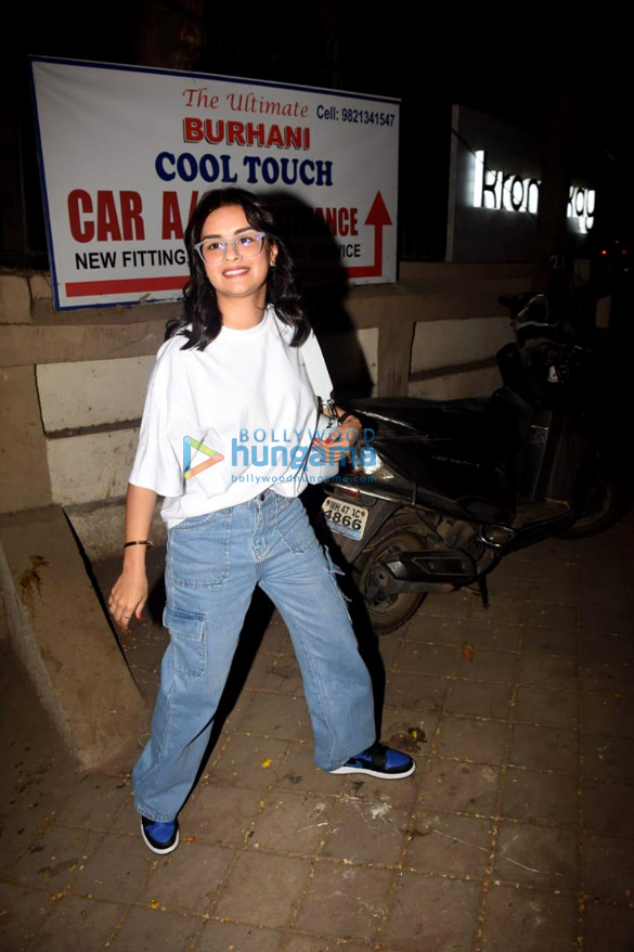 photos ayushmann khurrana and avneet kaur snapped in juhu 6