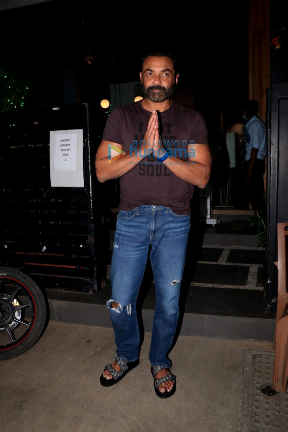 photos bobby deol snapped in bandra 3