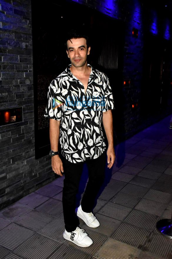 photos hansika motwani shenaz treasury punit malhotra and arjun kanungo snapped with his girlfriend at hakkasan in bandra 4