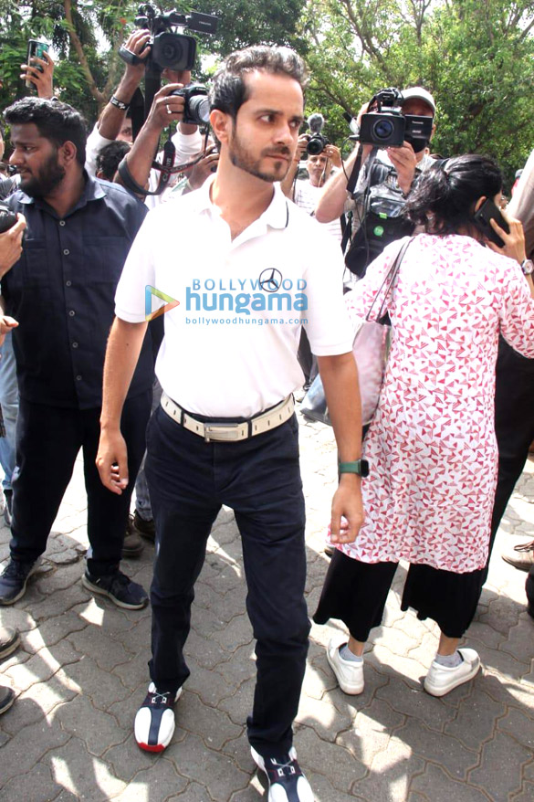 photos hariharan and raghav sachar visit late singer k ks residence 5