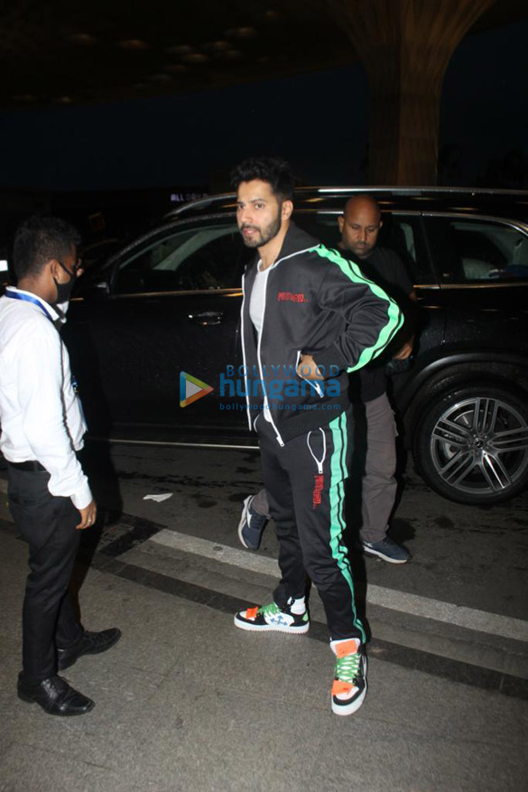 photos janhvi kapoor and varun dhawan snapped at the airport 3