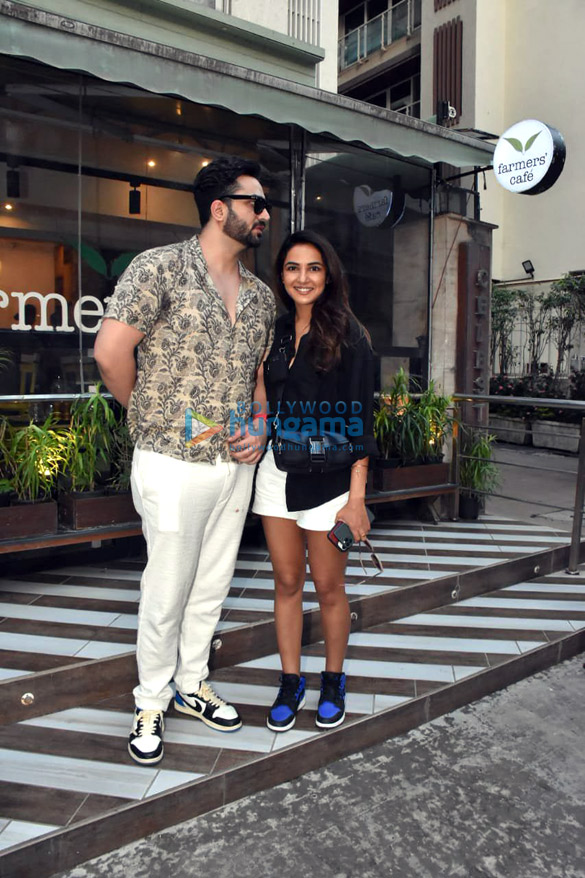 photos jasmin bhasin and aly goni snapped at farmers cafe in bandra 4
