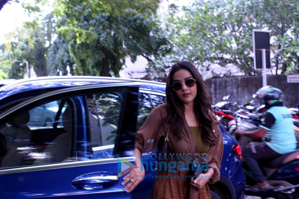 photos jasmin bhasin spotted in andheri 4