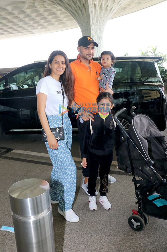photos kangana ranaut huma qureshi harbhajan singh and geeta basra snapped at the airport 3