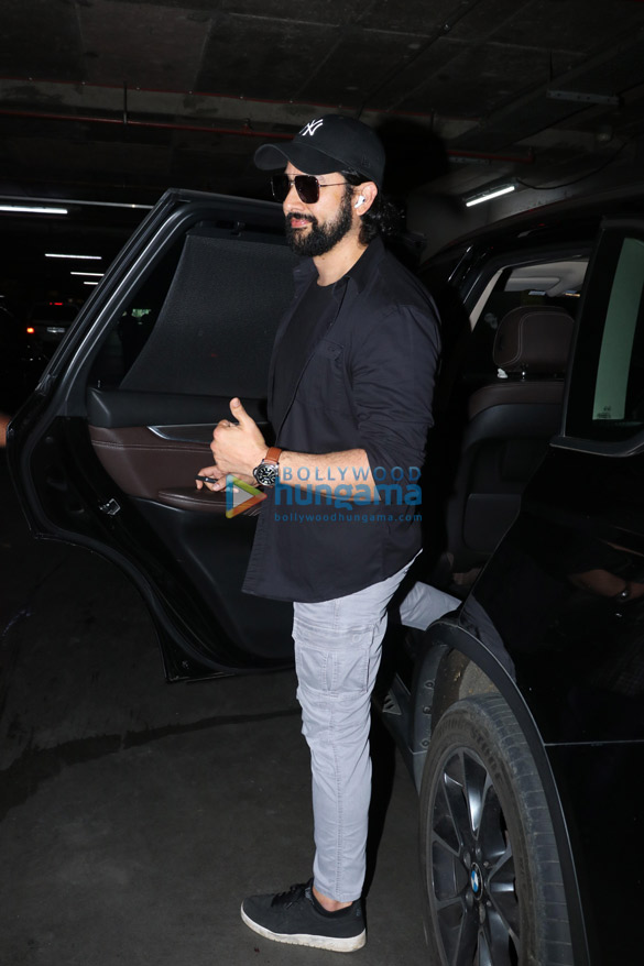 photos kangana ranaut huma qureshi harbhajan singh and others snapped at the airport 1 2