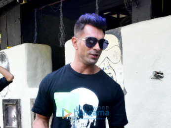 Photos: Karan Singh Grover spotted at salon in Bandra
