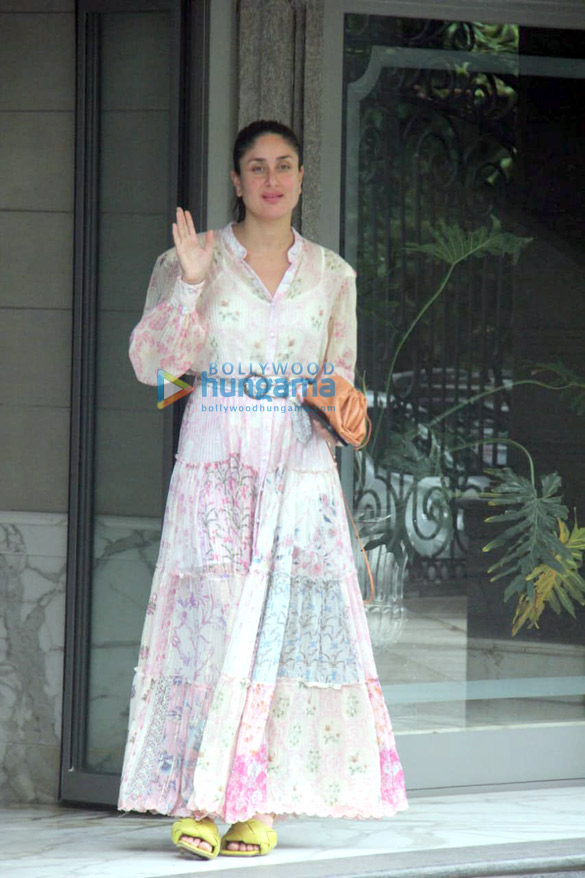 Photos: Kareena Kapoor Khan and Karisma Kapoor snapped outside Randhir Kapoor’s house in Bandra