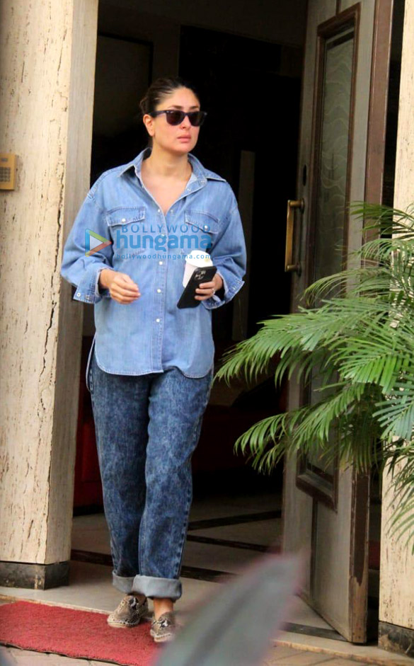 Photos: Kareena Kapoor Khan spotted in Bandra Photos: Kareena Kapoor Khan spotted in Bandra