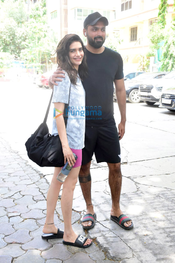photos karishma tanna and her husband snapped in bandra 3