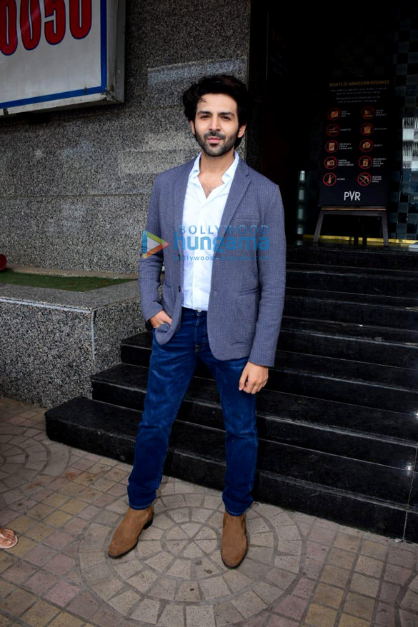 photos kartik aaryan and bhushan kumar host a special screening of bhool bhulaiyaa 2 for the kids of cry foundation 4
