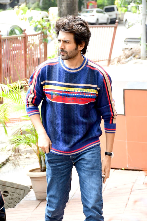 photos kartik aaryan snapped at anees bazmee office in andheri 2