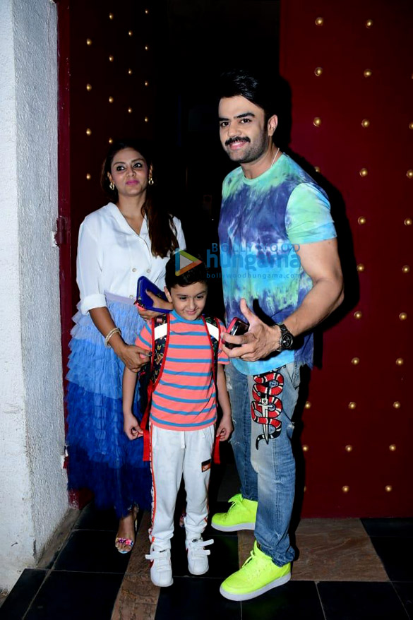 photos maniesh paul snapped with his family in andheri 2