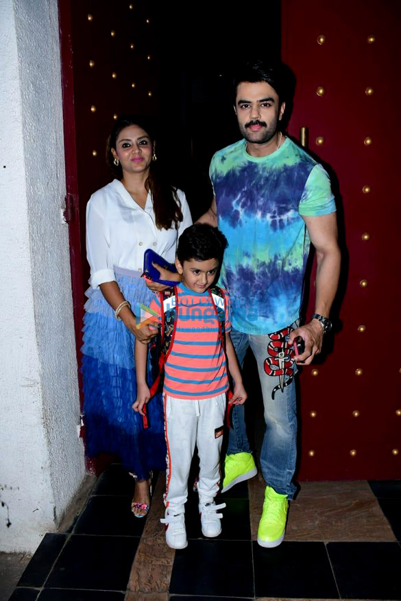 photos maniesh paul snapped with his family in andheri 3