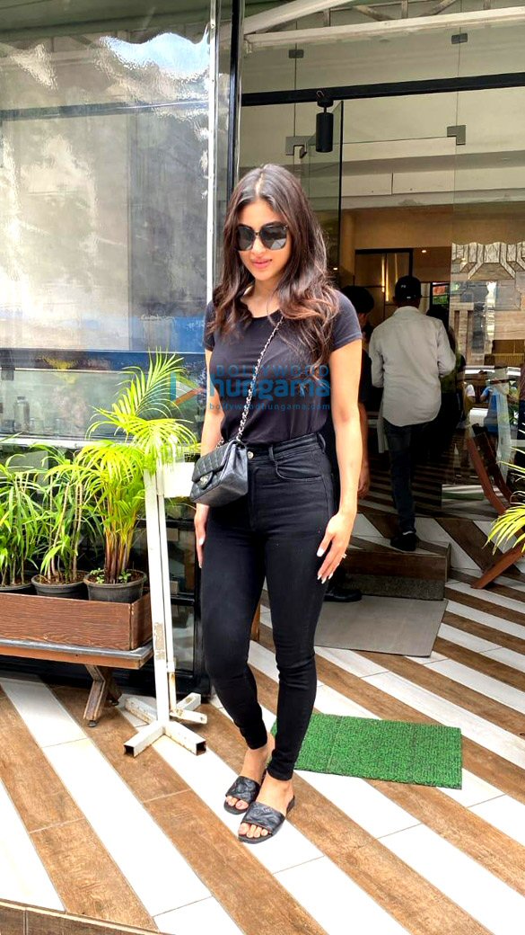 photos mouni roy spotted in bandra 3 2
