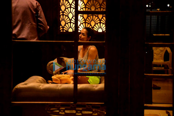 photos mumbai police spotted at malaika aroras house to invite her to a function 2