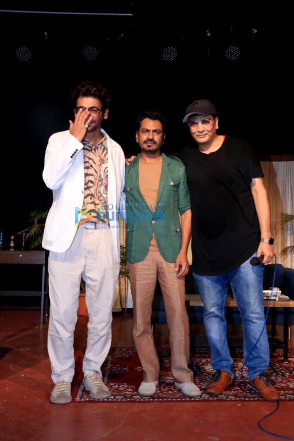 photos nawazuddin siddiqui mukesh chhabra and sunil grover spotted at the 5th edition of khidkiyaan theatre festival 1