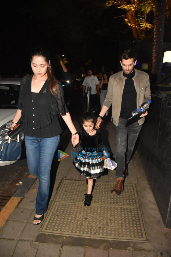 photos neil nitin mukesh and family snapped at hakkasan in bandra 3