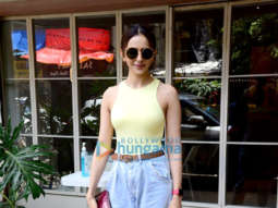 Photos: Rakul Preet Singh snapped at Sequel cafe post a meeting