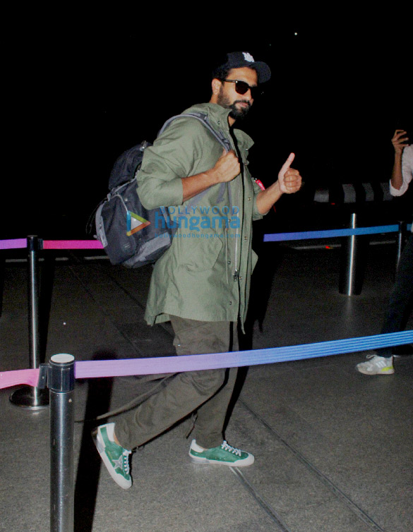 photos ranbir kapoor and vicky kushal snapped at the airport 5