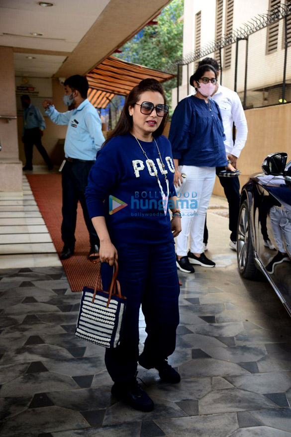 photos rani mukerji snapped in bandra 4 2
