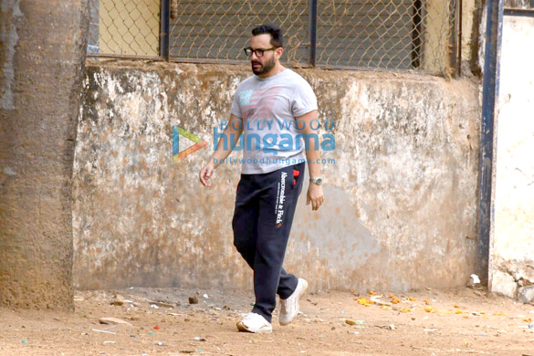 photos saif ali khan spotted during his walk in a park 1
