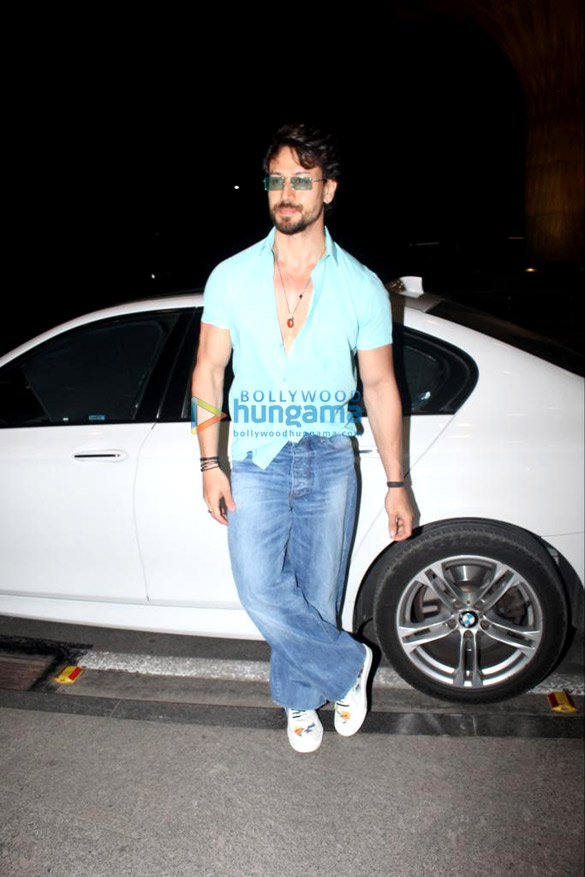 photos salman khan nora fatehi and ananya panday snapped at the airport 4