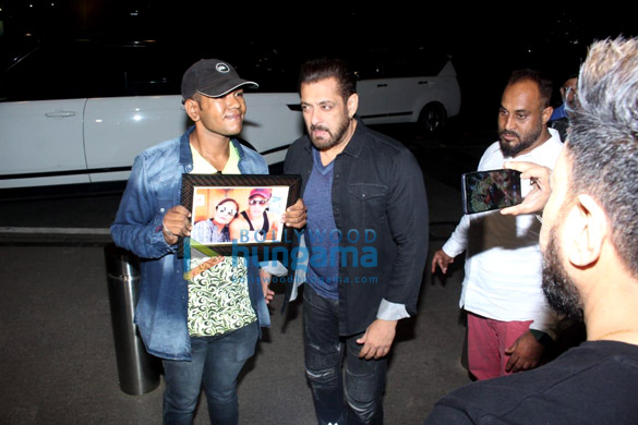 Photos: Salman Khan, Nora Fatehi, Ananya Panday and Tiger Shroff snapped at the airport Photos: Salman Khan, Nora Fatehi, Ananya Panday and Tiger Shroff snapped at the airport