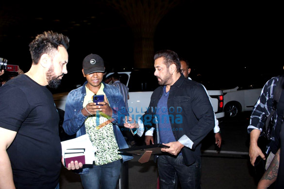 photos salman khan and nora fatehi snapped at the airport 2