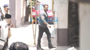 Photos: Salman Khan snapped outside his residence