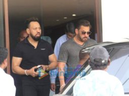 Photos: Salman Khan snapped at Kalina returning from IIFA