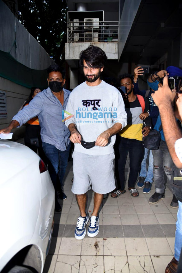 photos shahid kapoor snapped at a clinic in juhu 1