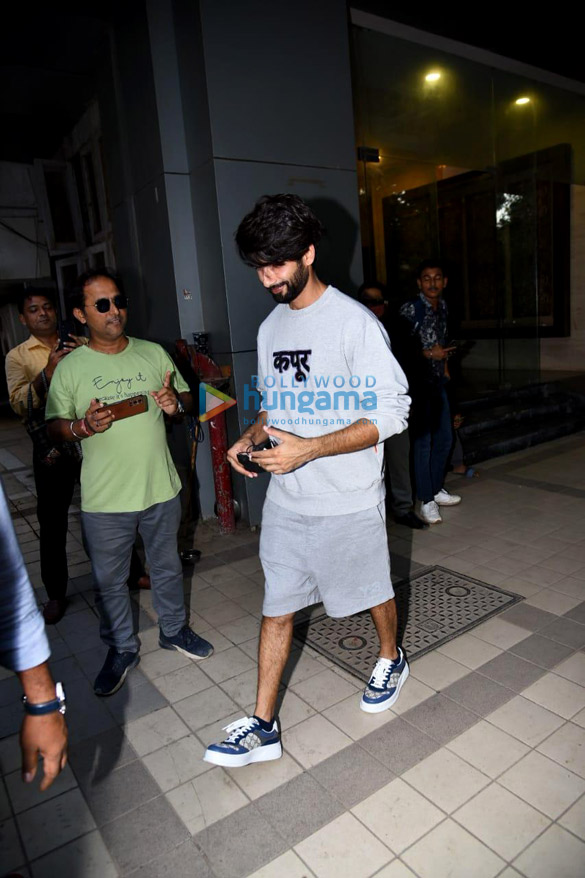 photos shahid kapoor snapped at a clinic in juhu 3