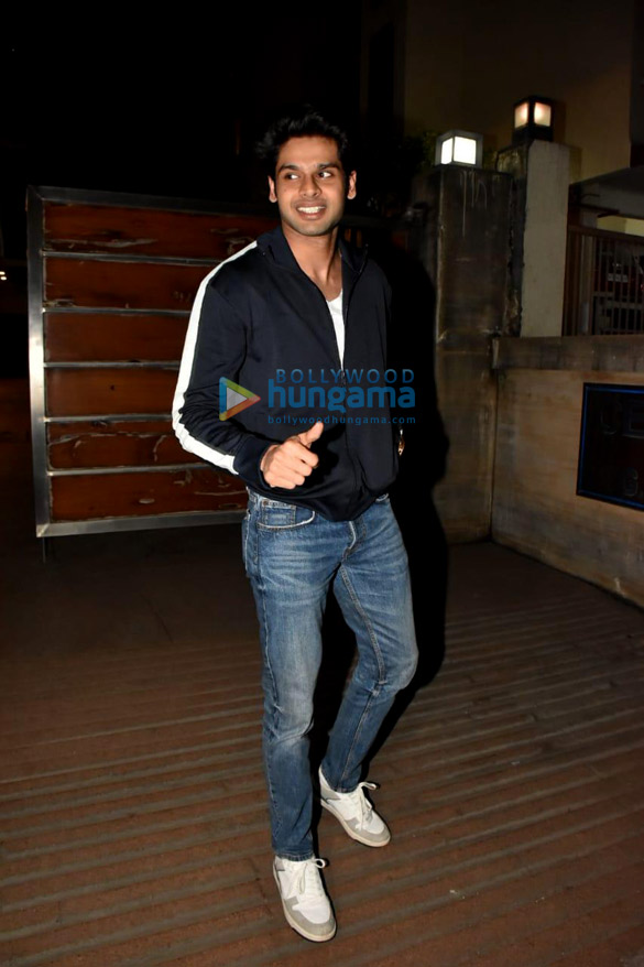 photos shama sikander and abhimanyu dassani snapped at farmers cafe 6