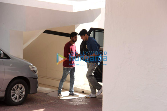 photos sidharth malhotra spotted in bandra 1 2