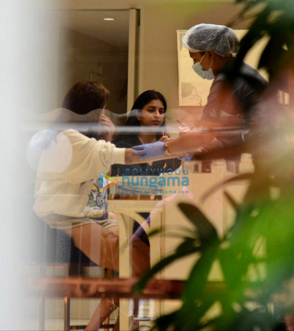photos suhana khan and khushi kapoor snapped at a salon in bandra 1
