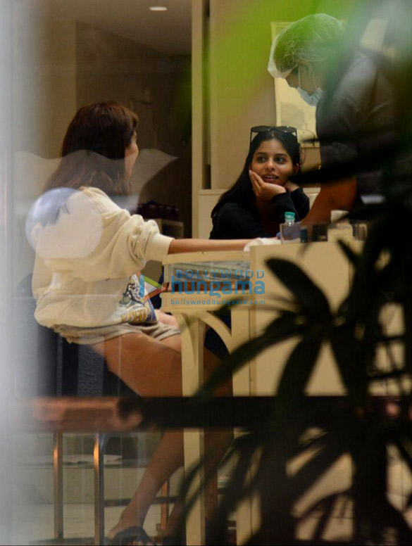 photos suhana khan and khushi kapoor snapped at a salon in bandra 4
