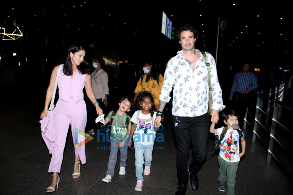 photos sunny leone snapped at the airport 1 5
