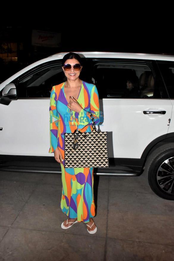photos sushmita sen snapped in bandra 1 5