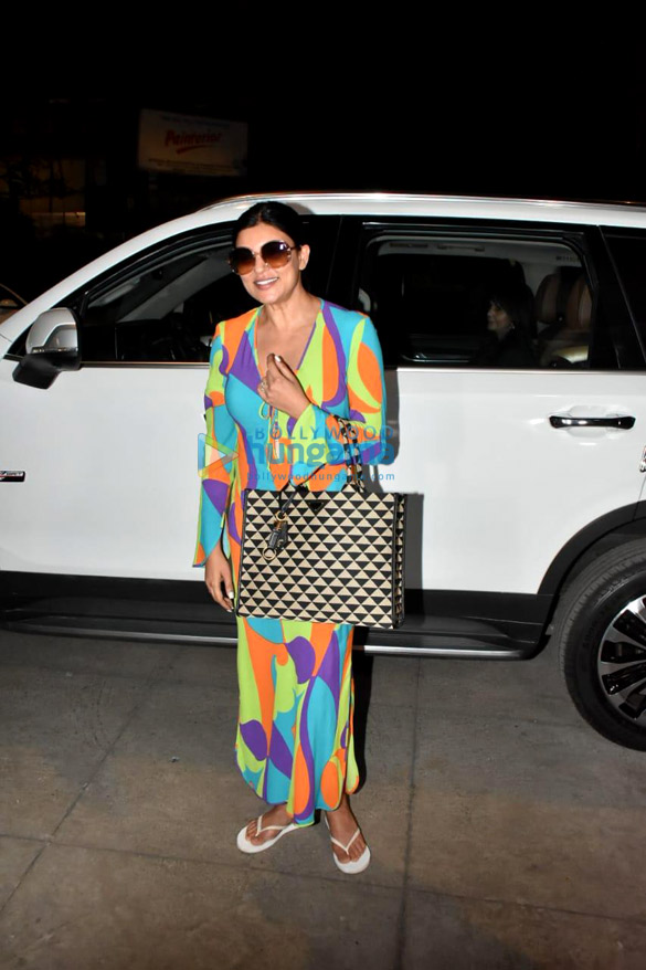 photos sushmita sen snapped in bandra 3 5