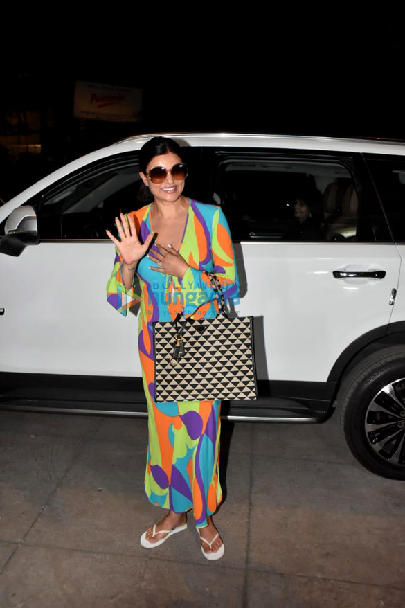 Photos: Sushmita Sen snapped in Bandra Photos: Sushmita Sen snapped in Bandra