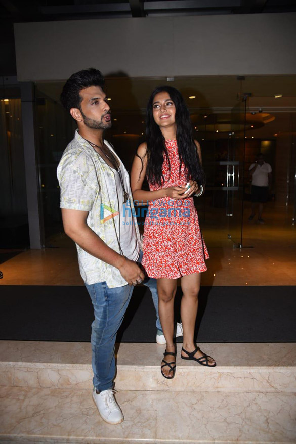 photos tejasswi prakash cuts her birthday cake with karan kundra in goa 1