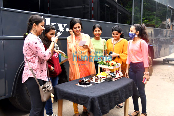 Photos: Tejaswwi Prakash cuts a cake with her fans ahead of her birthday Photos: Tejaswwi Prakash cuts a cake with her fans ahead of her birthday