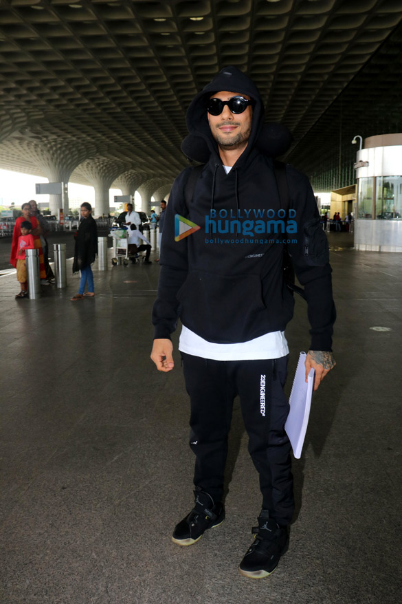 photos urfi javed zareen khan and others snapped at the airport 1